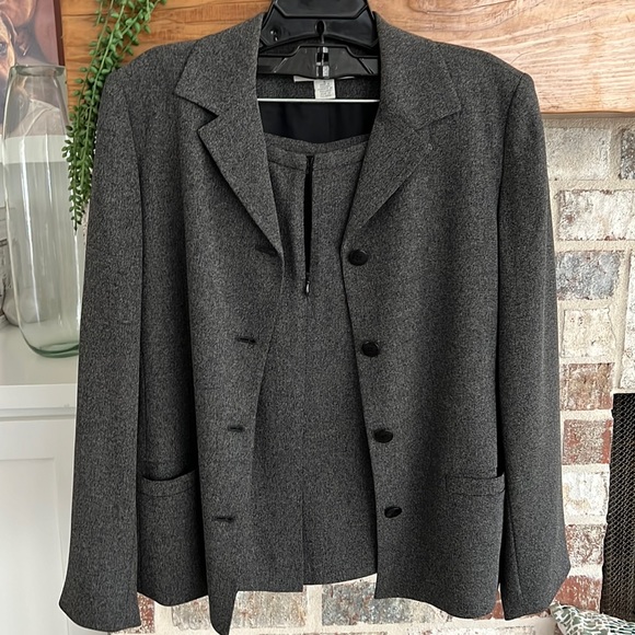 Petite Sophisticate Suit - Picture 2 of 7